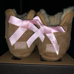 Toddler Uggs size 4/5